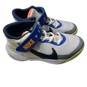 Nike Team Hustle D10 FlyEase Low White Multicolor size 1y